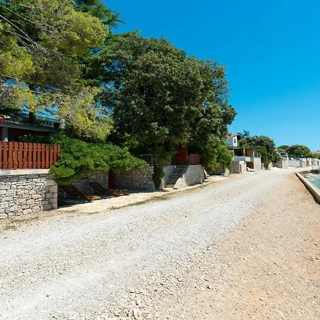 Beachfront Maestral Sveti Petar